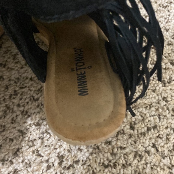 Black suede leather Minnetonka brand women’s ankle wedges - size 9 - Picture 5 of 10